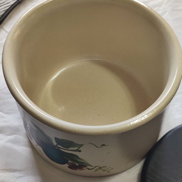 Robinson Rasbotin canister with wooden lid. A crock adorned with Plums sz medium - Picture 6 of 8